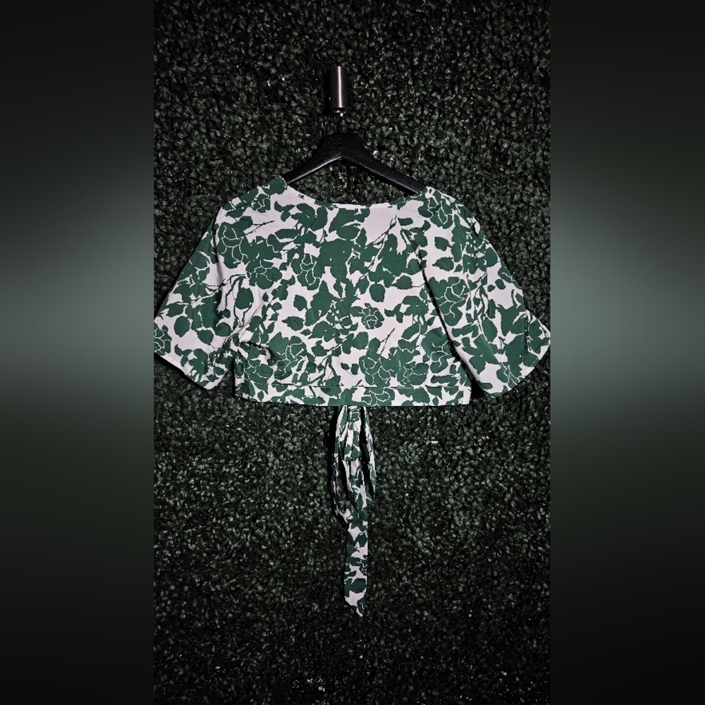 Floral Green Wrap Top - Picture 3 of 4